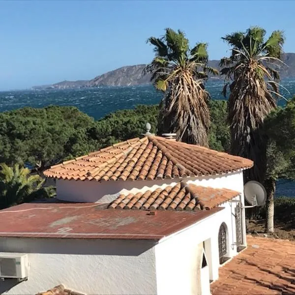 Stunning sea views from luxury 4 bed apartment close to beach at Cap Ras、リャンサのホテル