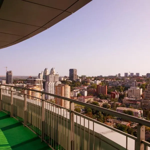 SkyTech Most City Hotel 19 floor PANORAMIC VIEW، فندق في دنيبروبيتروفسك