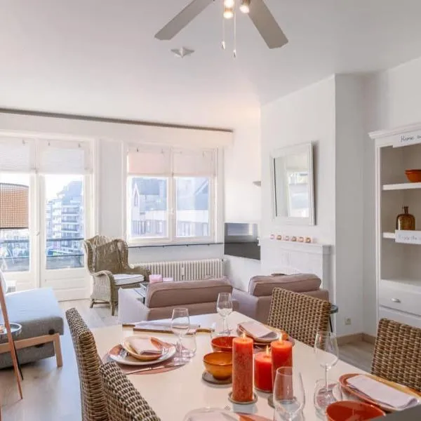 Casiola - Beautiful and spacious studio with side seaview, hotelli kohteessa Knokke-Heist