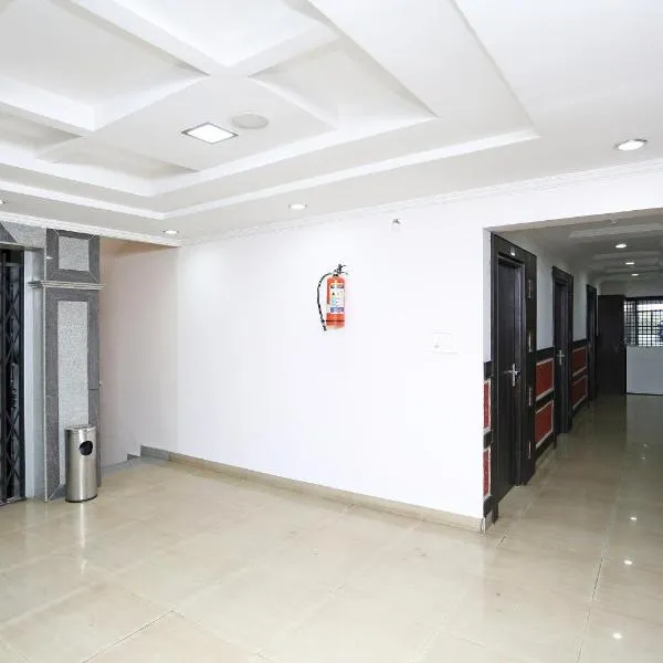 Hotel Saraswathi Residency Near SR Nagar Metro Station, hotel din Ameerpet