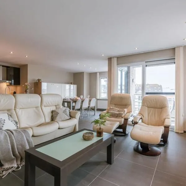 Casiola - Spacious apartment with private car park – hotel w mieście Blankenberge