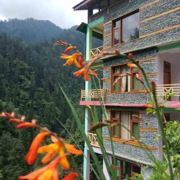 The Forest Pinnacle and Café, Jibhi, hotel in Kharāg