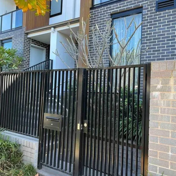 安静的住宅区 4个卧室 2个卫生间 临近悉尼机场 市区 海滩, hotel in Sydney