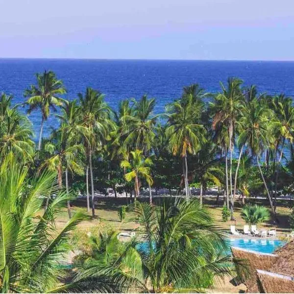 Golden Beachfront Apartment Diani, hotel in Ukunda