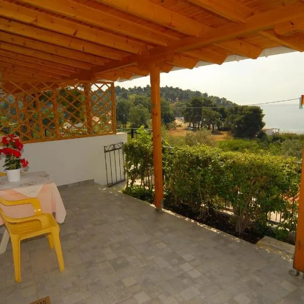 Villa Matina Skiathos, hotel en Troulos