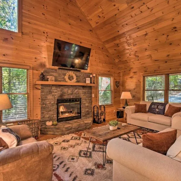 Blue Ridge Cabin Hot Tub, Fire Pit and Grill!, hotel v destinaci Blue Ridge