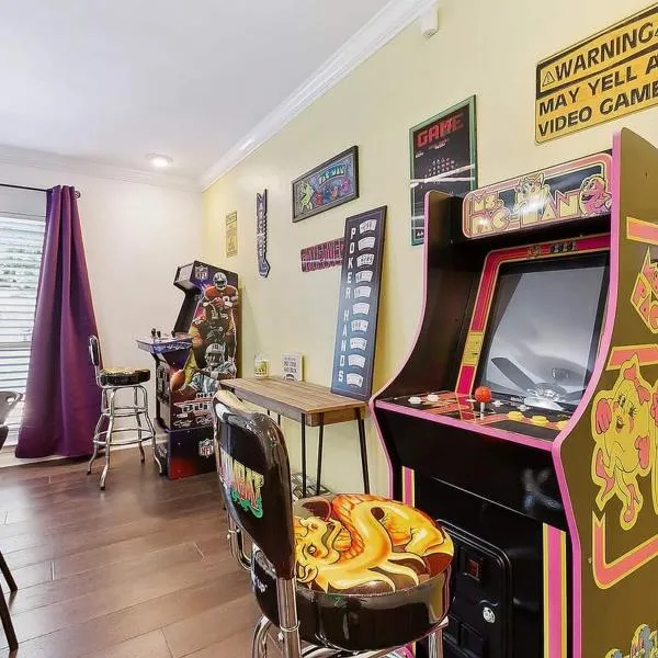 LSU Slammer Arcade 4 5 mile to LSU Private Yard, hotel in Baton Rouge