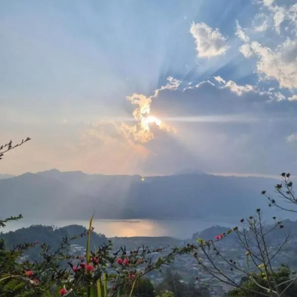 Into The Wild Pokhara, hotel em Kāskī