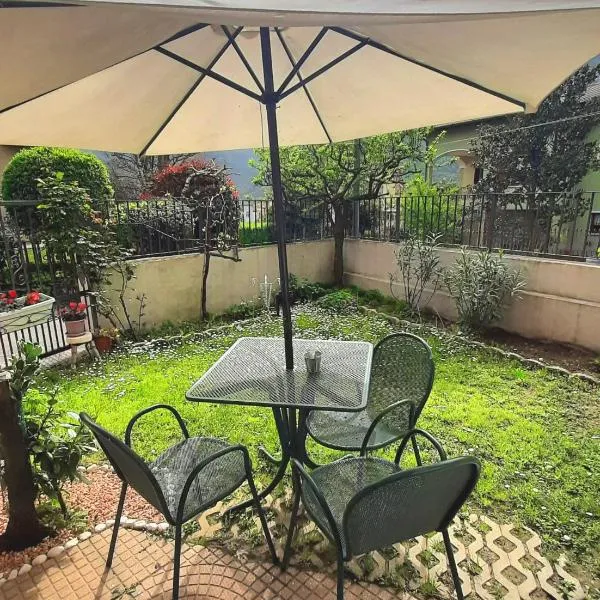 La Civetta appartamento con giardino e parcheggio, hotell i Nave