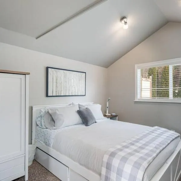 Adorable Cottage near Scenic Waterfront Park, hotel in Everett