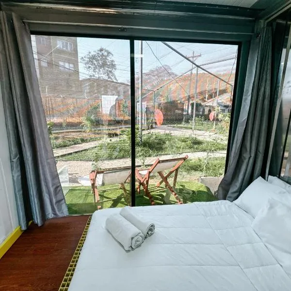 Pupa House - Capsule Hotel - Adults Only, hotel in Tamarindo