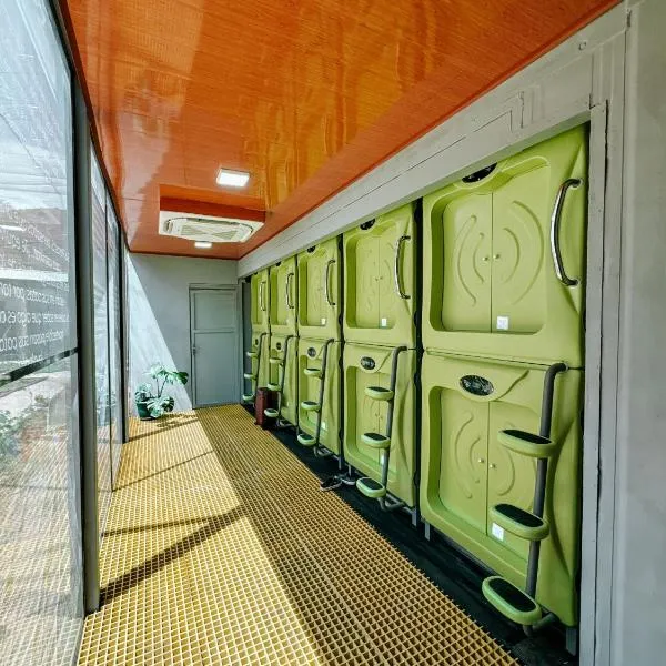 Pupa House - Capsule Hotel - Adults Only, hotel in Tamarindo