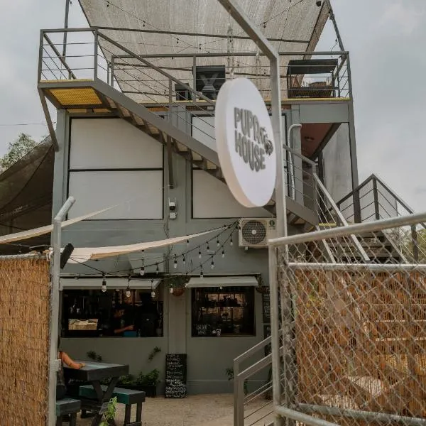 Pupa House - Capsule Hotel - Adults Only, hotel in Tamarindo