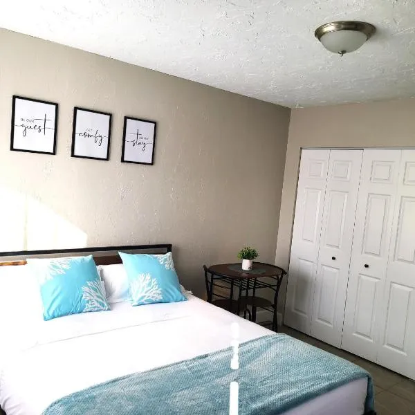 Beautiful University Pines Studio in Sarasota, khách sạn ở Sarasota