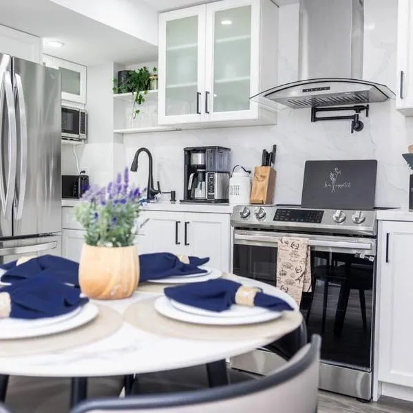 French Charm in Brampton 2 Bdrm Apt, hotel v destinaci Brampton