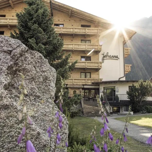 Hotel Johanna mitten im Ötztal SUPERIOR、ウムハウゼンのホテル