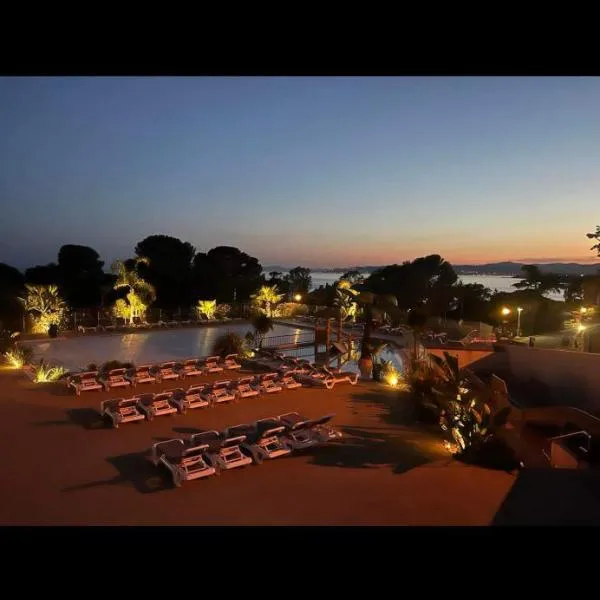 MOBIL HOME saint Raphael camping l’île d’or, hotel v destinaci Saint-Raphaël
