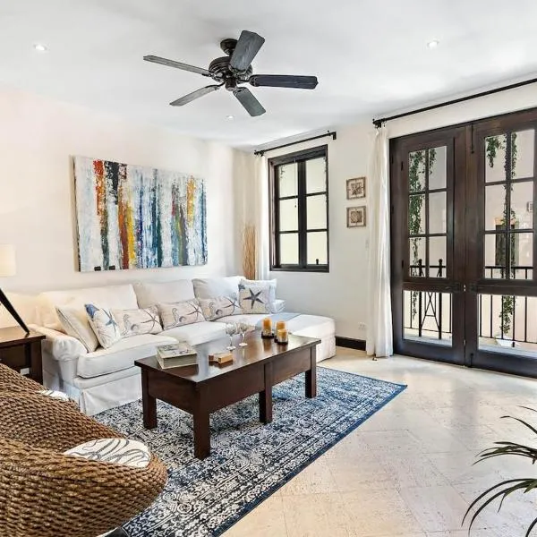 Stylish Beach-Themed Condo with Two Bedrooms and Lovely Ocean Views, hotel u gradu Playa Danta