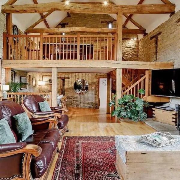 Cosy luxury Grade II listed barn in the Forest of Dean, hotel in Westbury on Severn