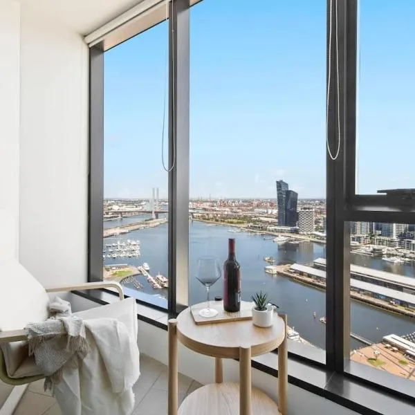 A 2BR Apt with Amazing Harbor Views FREE Parking, hotel en Melbourne
