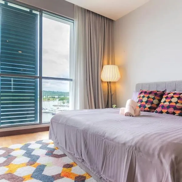 Lux 3BR Suite Puteri Harbour Near Legoland & Hello Kitty, hotel in Nusajaya