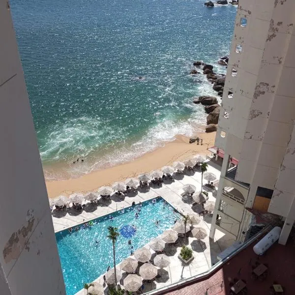 Departamento con hermosa vista al mar y acceso a playa, 2 albercas, hotel v Acapulcu