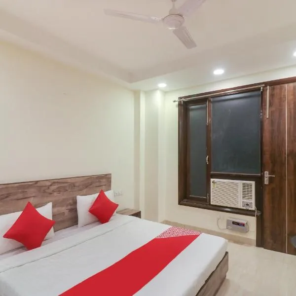 Super OYO Flagship Comfort Residency Near Artemis Hospital, khách sạn ở Bhundsi