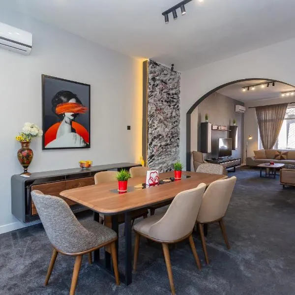 Urban Elegance Apartment, hotel in Sofia