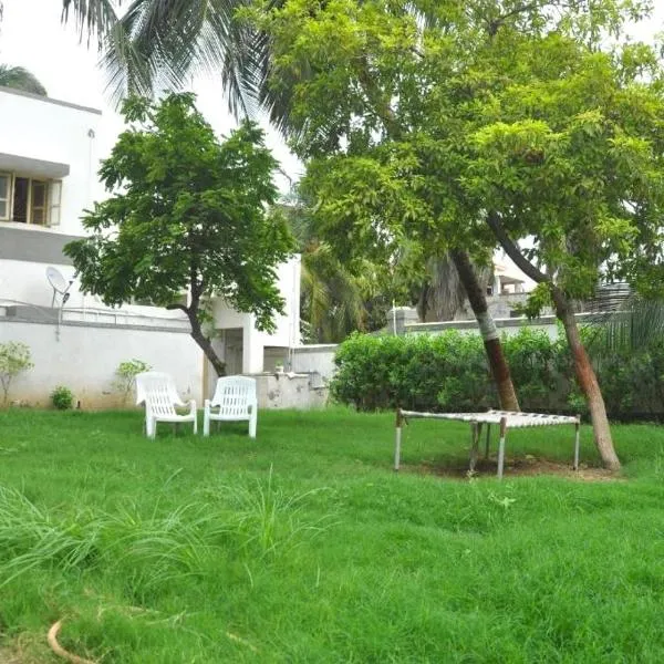 Chitrakut Bungalows, hotel in Dwarka