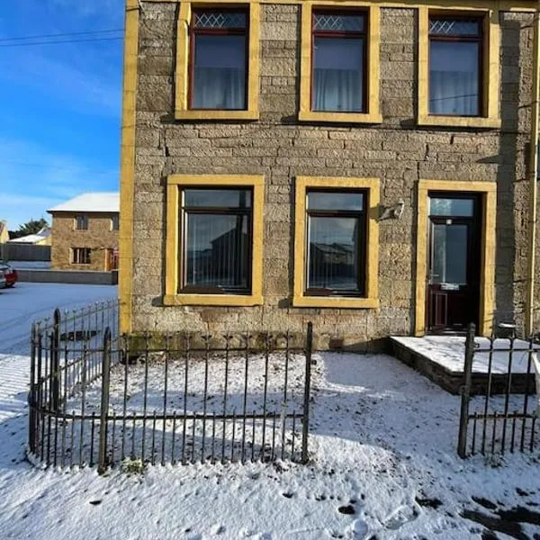 M Rooms 97a at the Brandy Bar, hotel v destinaci Kirk of Shotts