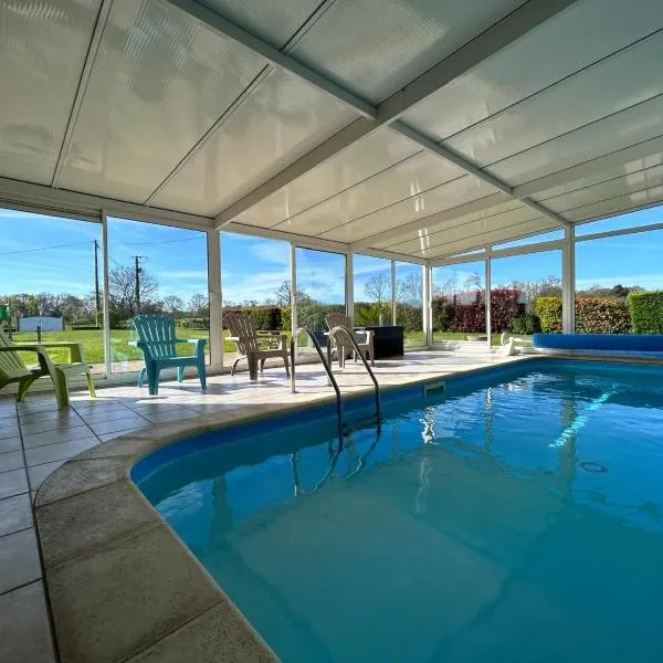 Gîte Rosalie, piscine couverte chauffée - Au bord de l'eau Conciergerie, מלון בPlouagat