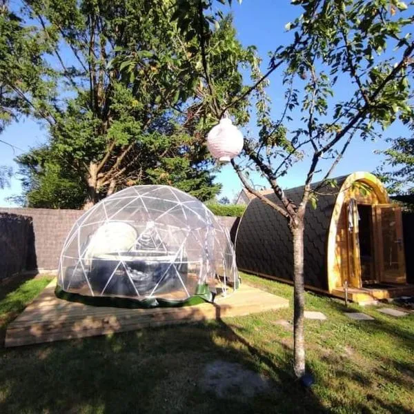 Les Atypiques de sologne Pod avec spa privatif, hotel em Lanthenay
