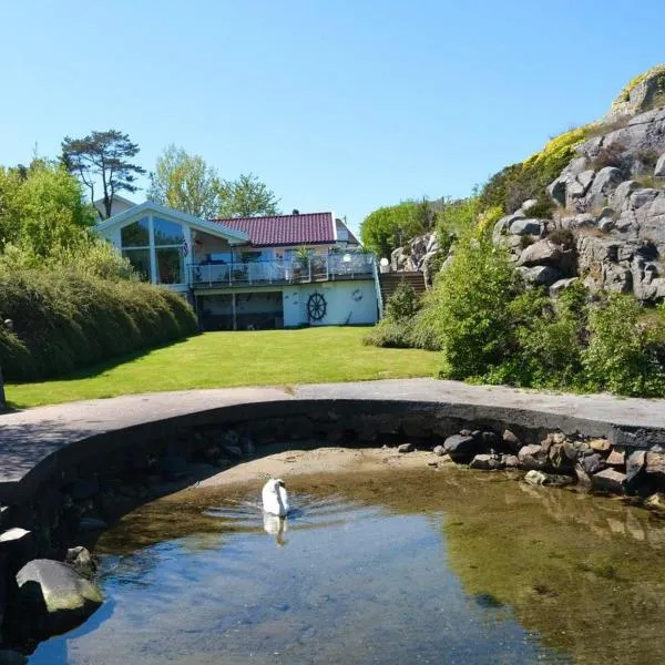 Southern pearl with private beach and pier, hotel in Kristiansand