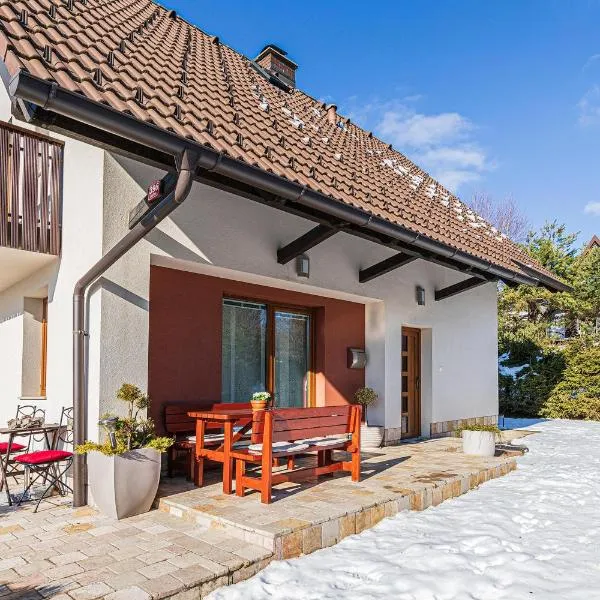 Sunny Weekend Sauna House - Happy Rentals, hotel in Preserje