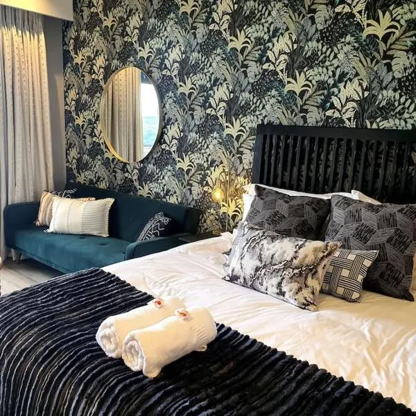 Luxury Menlyn Maine Apartment, hotel in Pretoria