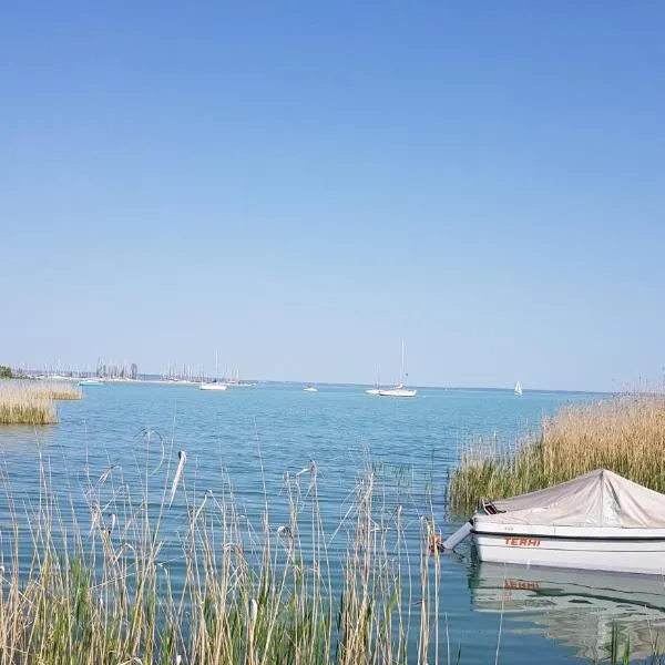Coastline Balaton Apartment, hotel v Alsóörsi