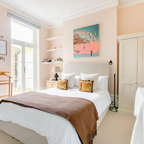 Luxury King-bed Ensuite With Quiet Private Patio, hotel v Londýně