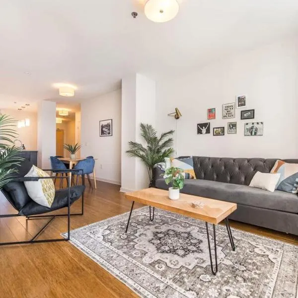 Center of DT walking distance to many venues, hotel en Macon