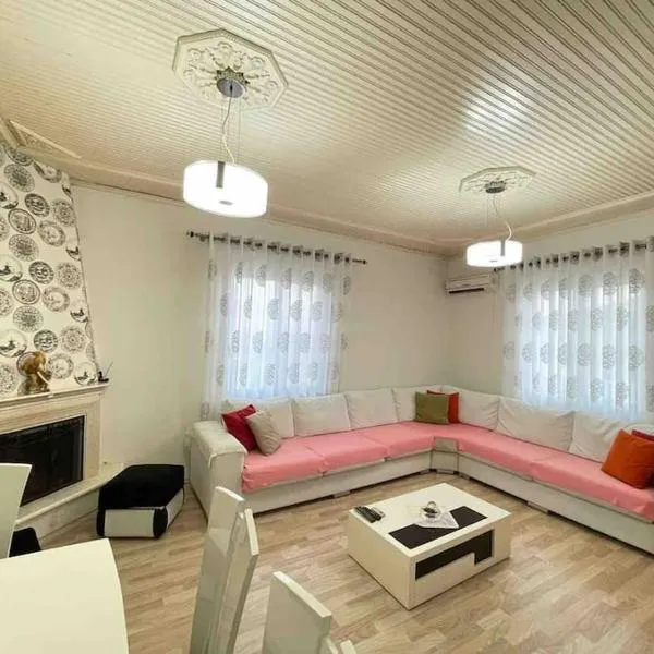Guest house BUFI, hotel in Gjirokastër