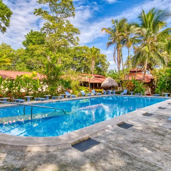 Atlantida Lodge Cahuita, hótel í Cahuita