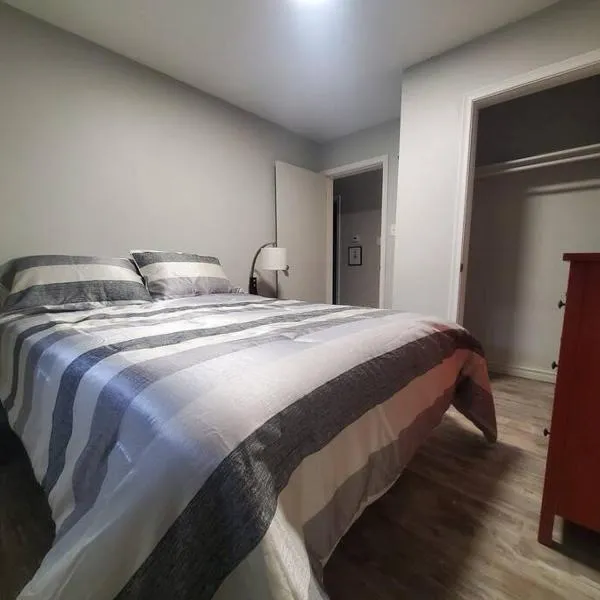 Central Private 1BR Apt. w/Free Prkg + Fast Wi-Fi、スーセントマリーのホテル