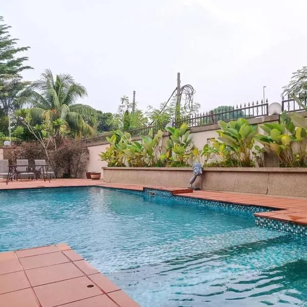 KL Secret Karaoke Private Pool Villa, hotel v destinaci Ampang