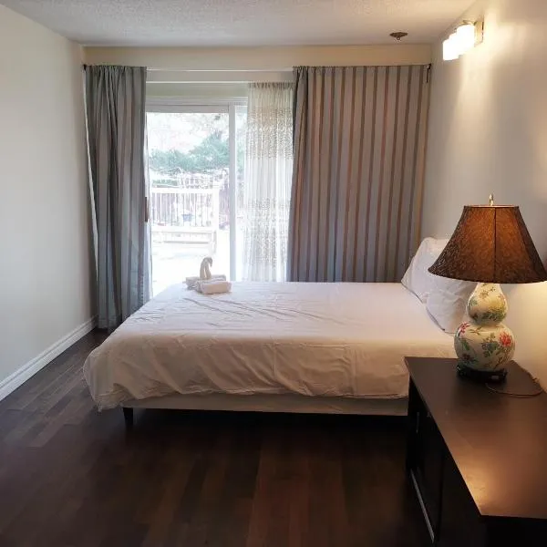 Private Rooms in House in North York Shared Kitchen, hotel v destinaci Toronto