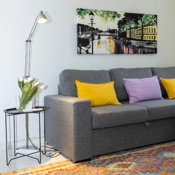 Art Deco Flat in Punavuori, High Ceilings & Lift, hotel in Helsinki