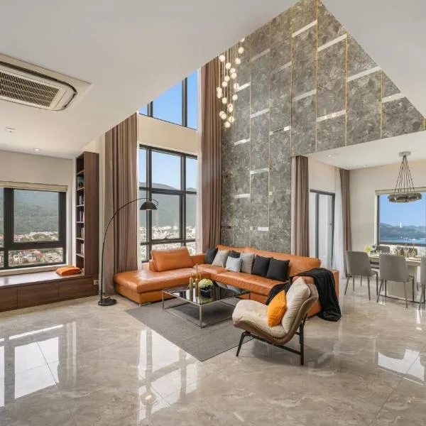 Penthouse Duplex 4 bedrooms Ocean View, Rooftop Pool, отель в Дананге