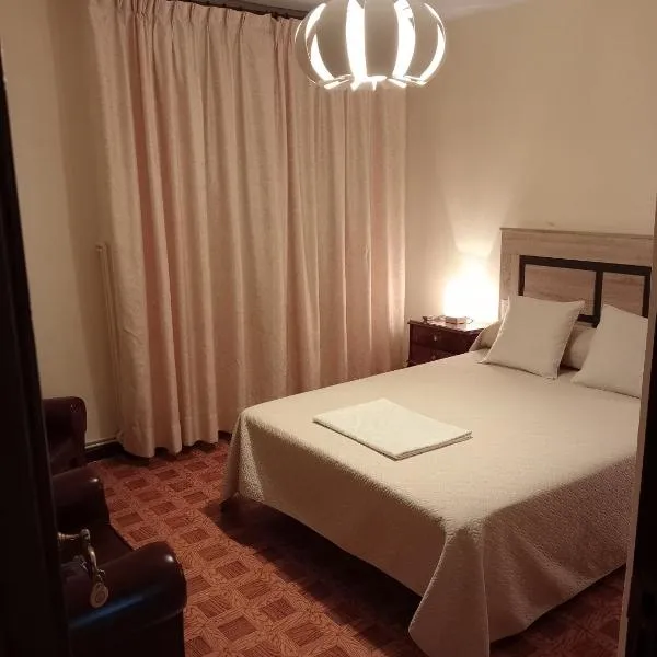 Habitacion matrimonial centro ciudad, hotel in Oviedo