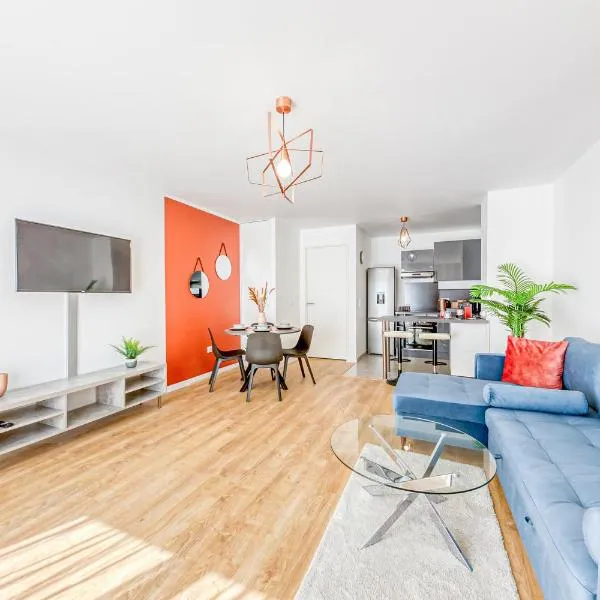 메시에 위치한 호텔 Massy Serenity - 64m2, Terrace, Balcony, Parking