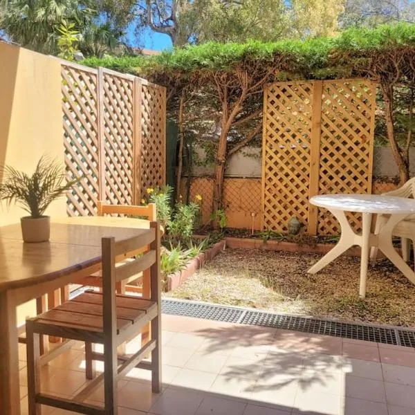 Viesnīca Appartement 5 couchages + jardin à 150m des plages pilsētā Senrafaela