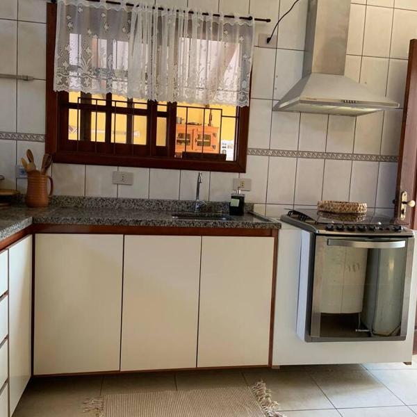 Casa Oceano perto da praia e completa com churrasqueira e piscina - Foto 4