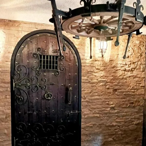 Апартаменты в центре Ужгорода СКАЛА, hotel in Uzhhorod